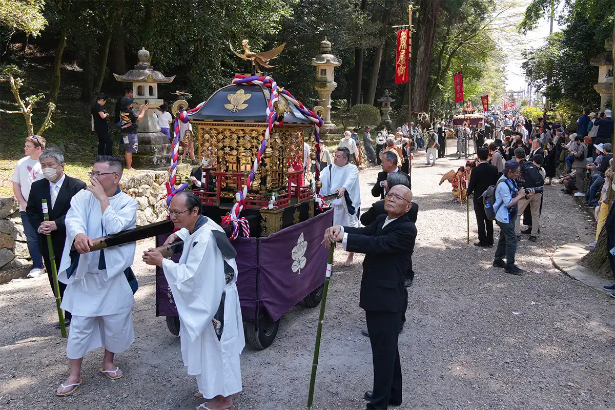 神社に集合
